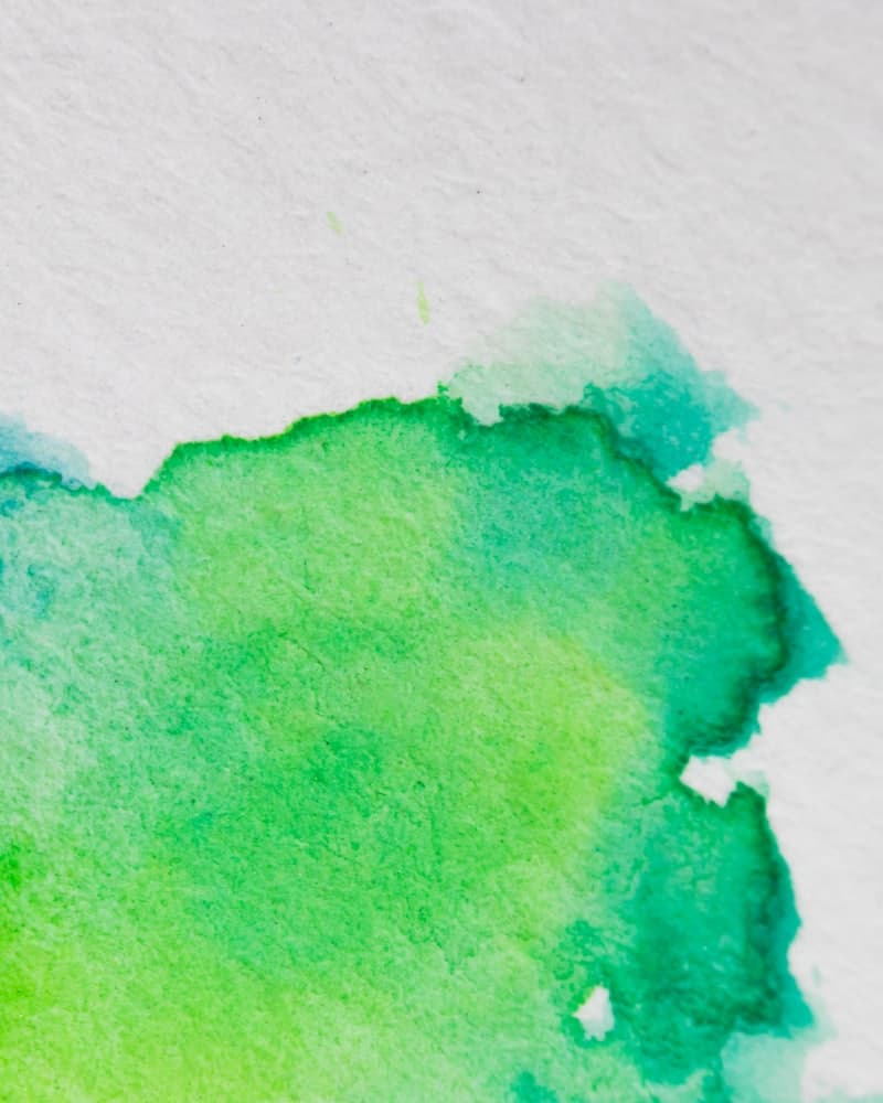 Green fountain pen ink written out on a swatch card.